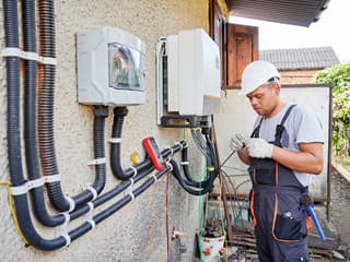 Inverters/UPS & Batteries